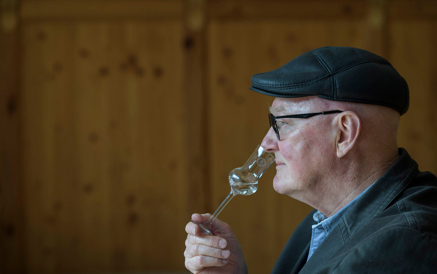 Augustus Rex Gründer Georg Schenk bei Verkostung